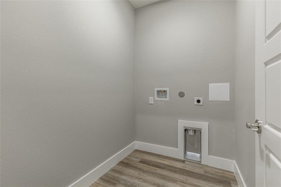 Spacious, unfurnished interior of a new home in , Sherman (Image 16).