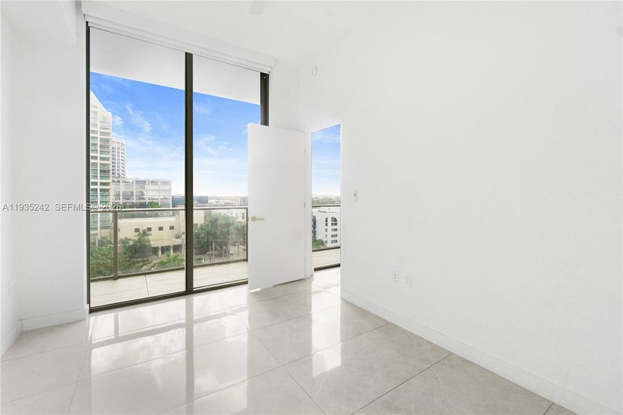 Spacious, unfurnished interior of a new home in , Miami (Image 27).