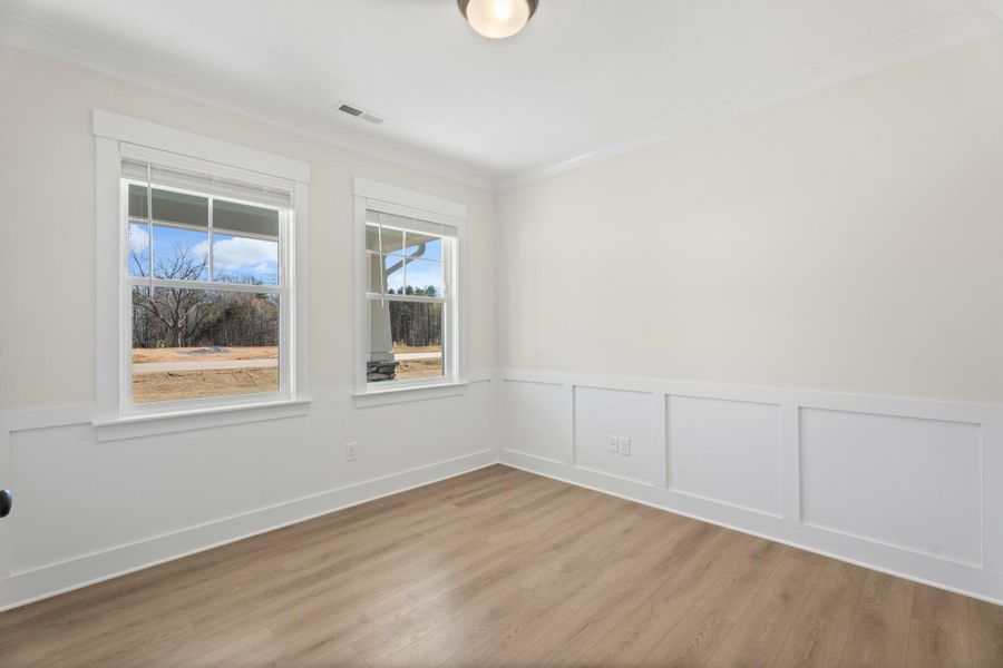 Spacious, unfurnished interior of a new home in Redland, Advance (Image 17).