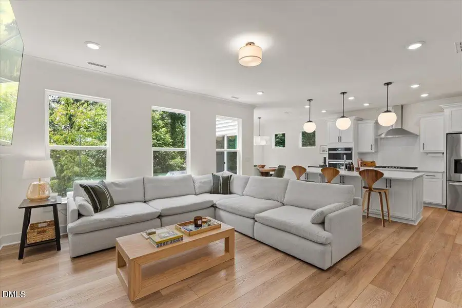 11-2117 Seneca Dr