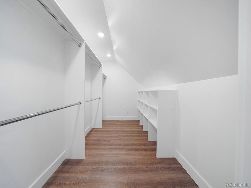 Spacious, unfurnished interior of a new home in , Salida (Image 21).