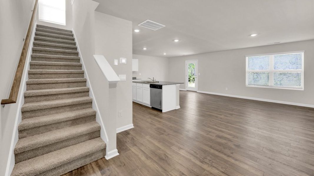 Spacious, unfurnished interior of a new home in Price's Point, Knoxville (Image 10).
