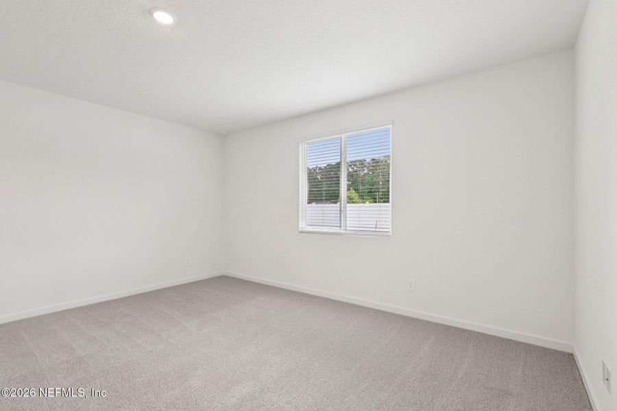 Spacious, unfurnished interior of a new home in Azalea Creek, Jacksonville (Image 18).