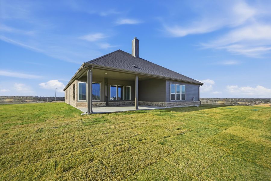 Exterior details and patio area of a home in Eagle Ridge Estates, Weatherford (Image 4).