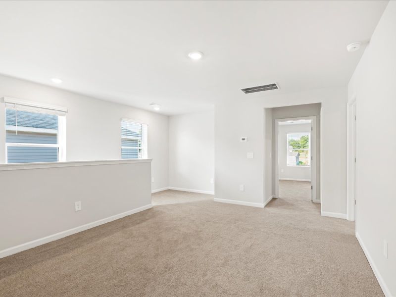 Spacious, unfurnished interior of a new home in Creek Ridge - Heritage Collection, Spartanburg (Image 14). Spacious, unfurnished interior of a new home in Creek Ridge - Heritage Collection, Spartanburg (Image 14).