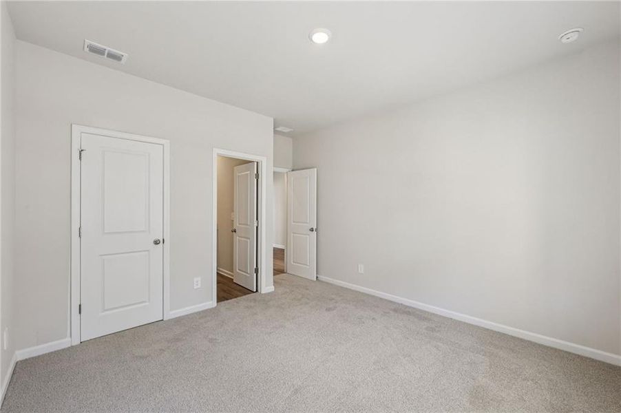 Spacious, unfurnished interior of a new home in The Oaks at Dawson, Dawsonville (Image 33). Spacious, unfurnished interior of a new home in The Oaks at Dawson, Dawsonville (Image 33).