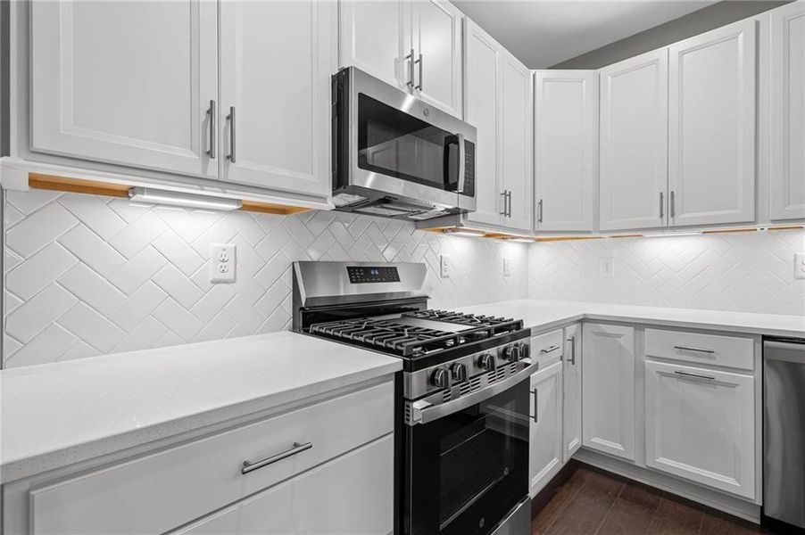 Furnished interior view inside a new home in Laurel Farms, Dallas (Image 9).