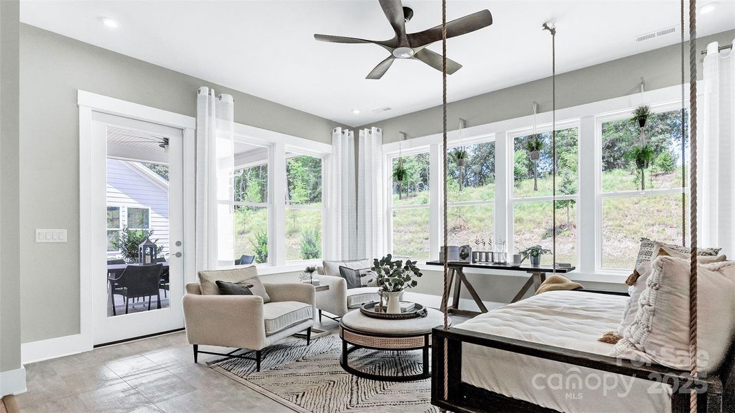 Model photo used for reference