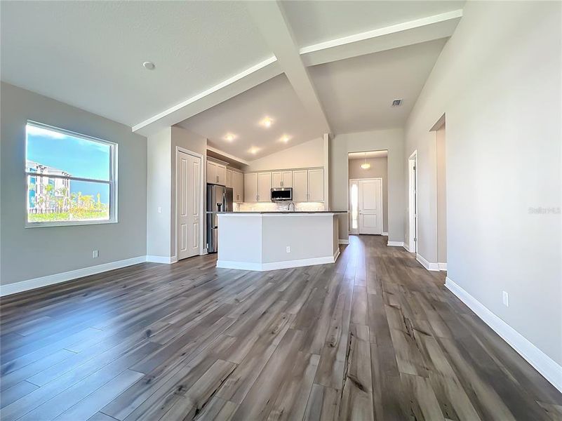 Spacious, unfurnished interior of a new home in Watercolor Place, Bradenton (Image 56).