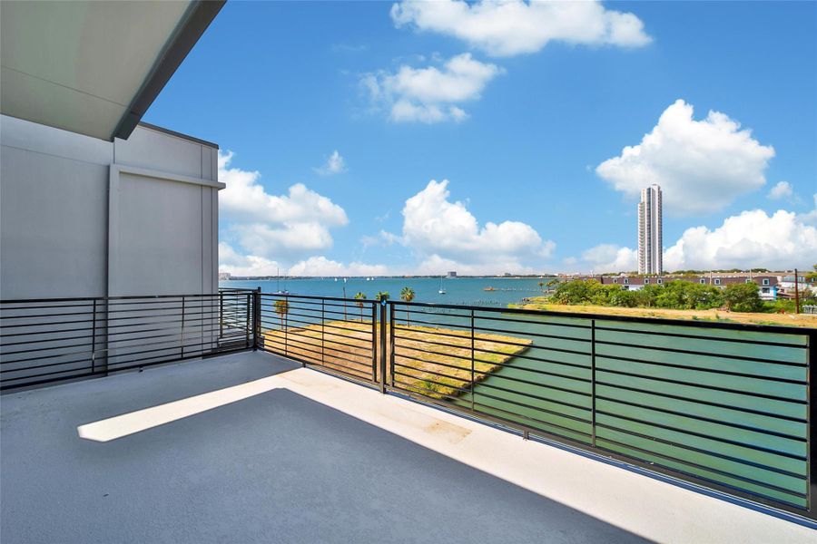 Exterior details and patio area of a home in Lago Pointe, Seabrook (Image 23).