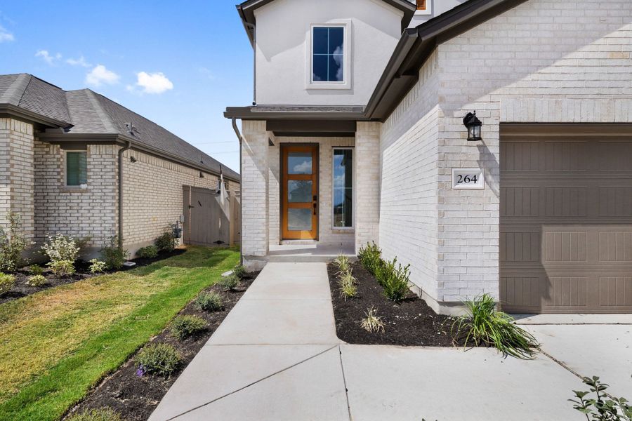 Exterior details and patio area of a home in Flora, Hutto (Image 3).