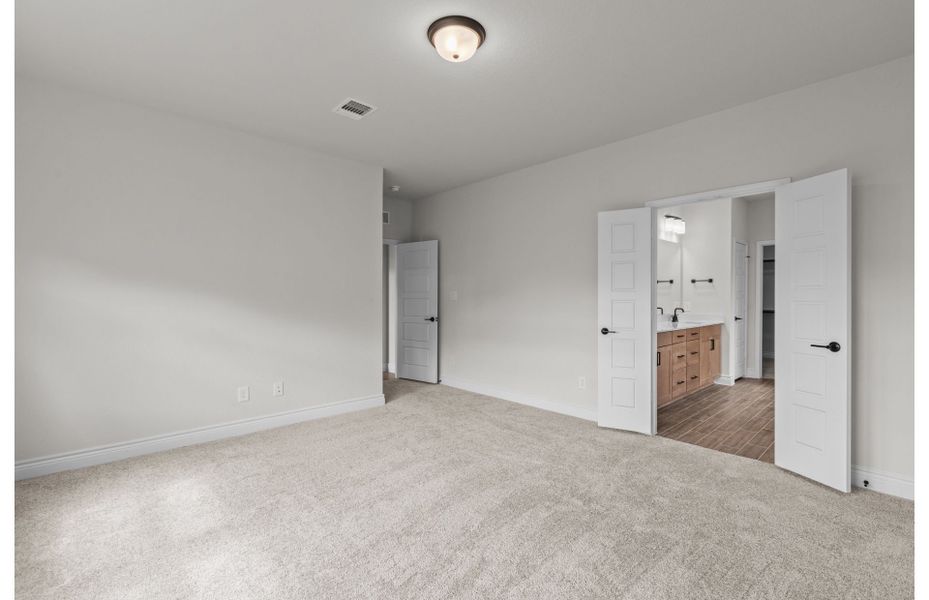 Spacious, unfurnished interior of a new home in Bison Ridge, San Antonio (Image 5). Spacious, unfurnished interior of a new home in Bison Ridge, San Antonio (Image 5).