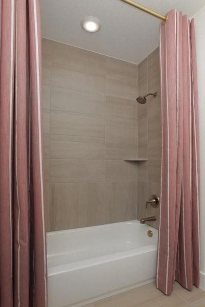 Tivoli Full Bathroom