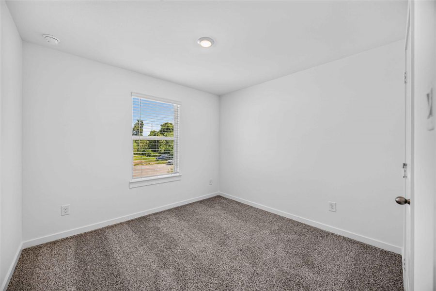 Spacious, unfurnished interior of a new home in Mansfield Park, Houston (Image 19).