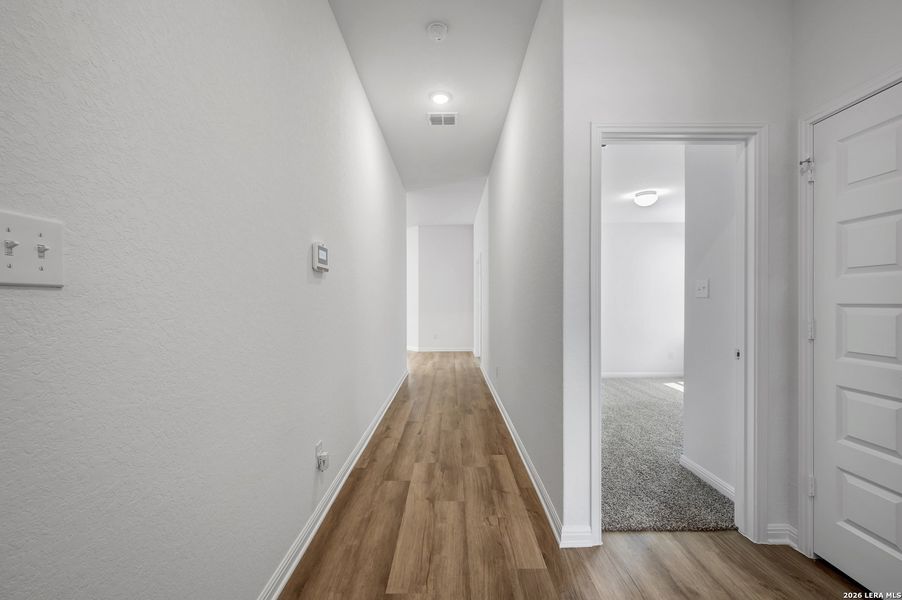 Spacious, unfurnished interior of a new home in Mesquite Ridge, San Antonio (Image 23).