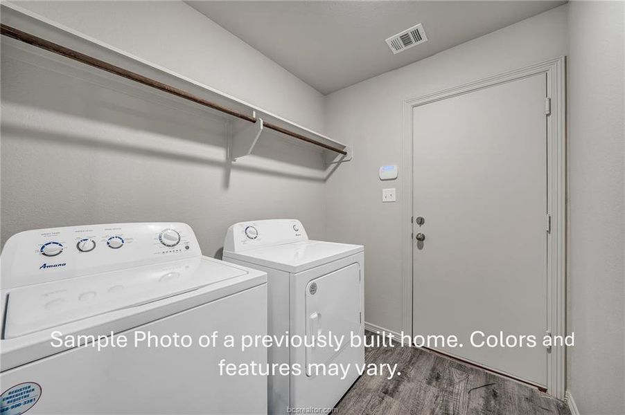 **Photos are sample photos of similar plan. Colors and features might vary**