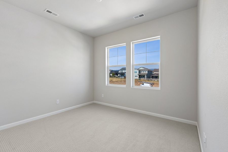 Spacious, unfurnished interior of a new home in Sterling Ranch, Littleton (Image 25).