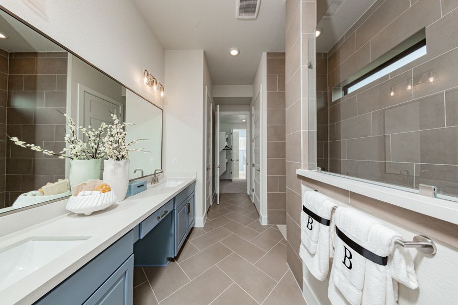 Representative furnished interior of a home built from the Somerset by Beazer Homes in Ellwood, Iowa Colony (Image 11).