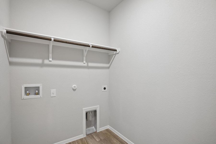 Spacious, unfurnished interior of a new home in Cloverleaf, Austin (Image 32).