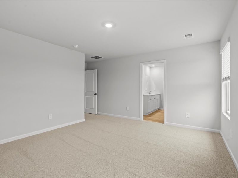Spacious, unfurnished interior of a new home in Pleasant Brook, Piedmont (Image 16).