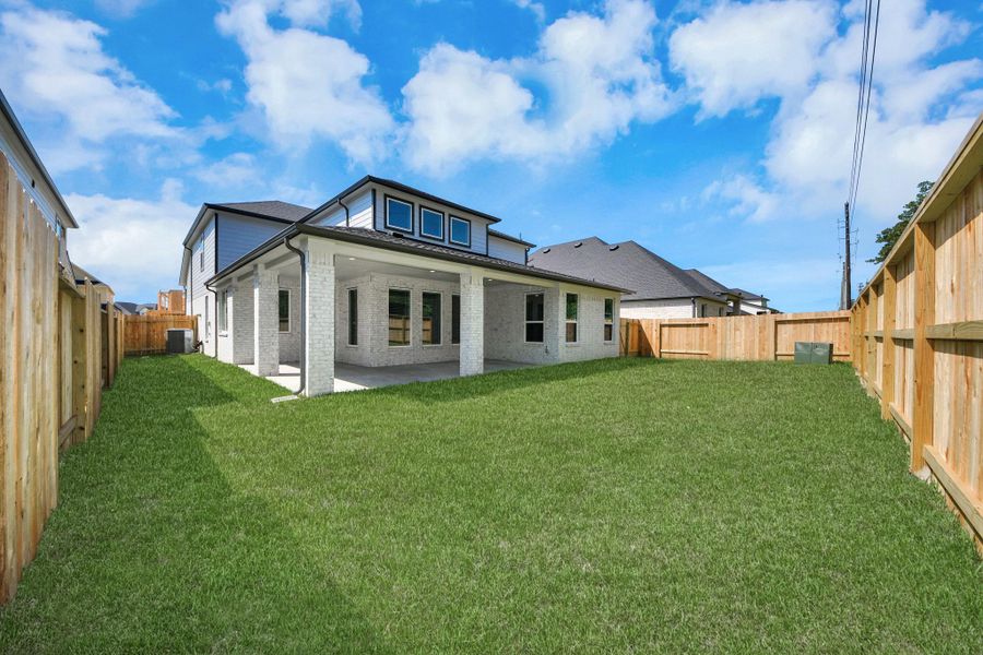 Discover the charm of this spacious backyard featuring a delightful covered patio. With ample room for both play and relaxation, it's the perfect outdoor haven. Tailor this space to your liking with patio furniture, a BBQ pit, and more. The potential for creating your dream outdoor living area is limitless!