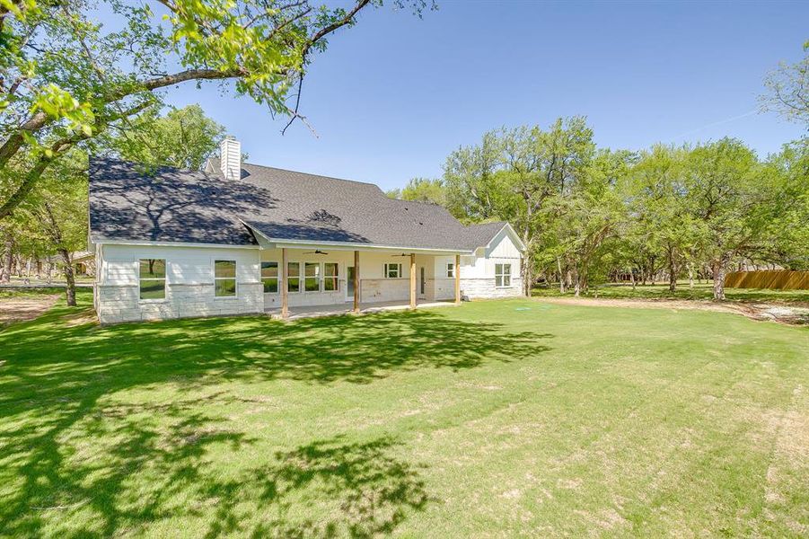 Exterior details and patio area of a home in , Granbury (Image 22).