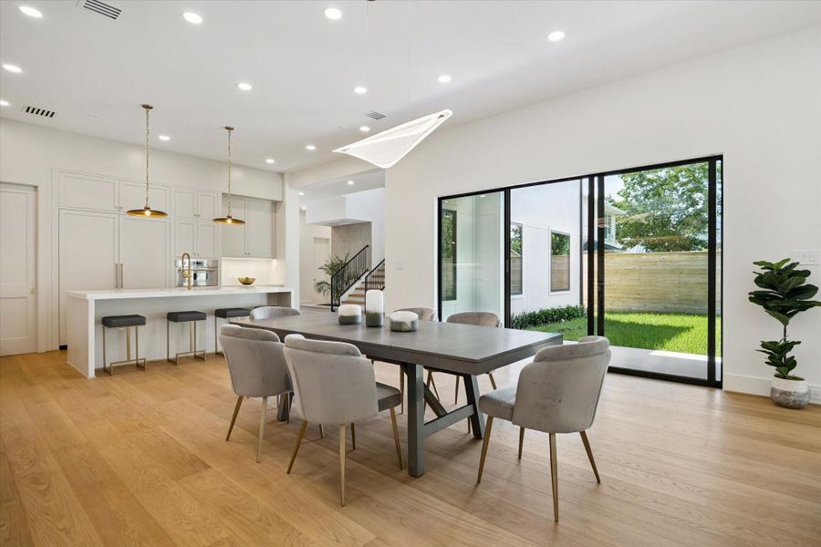 Great flow with this open-concept functional floor plan. The dining room features a modern chandelier and abundant natural light. Great flow with this open-concept functional floor plan. The dining room features a modern chandelier and abundant natural light.