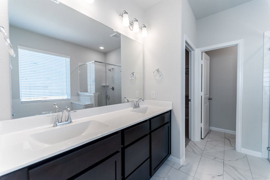 Furnished interior view inside a new home in Canterra Creek, Rosharon (Image 8).