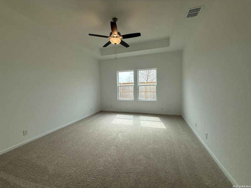 Spacious, unfurnished interior of a new home in Hennersby Hollow, San Antonio (Image 20).