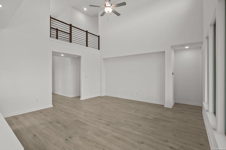 Spacious, unfurnished interior of a new home in Buffalo Crossing, Cibolo (Image 37).