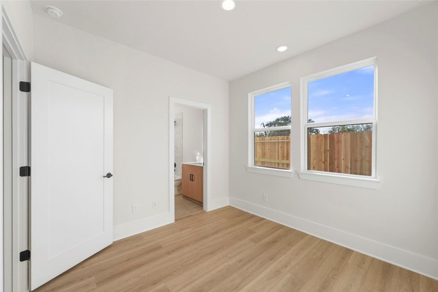 Spacious, unfurnished interior of a new home in Jesselton Square at Creekmont, Houston (Image 15). Spacious, unfurnished interior of a new home in Jesselton Square at Creekmont, Houston (Image 15).