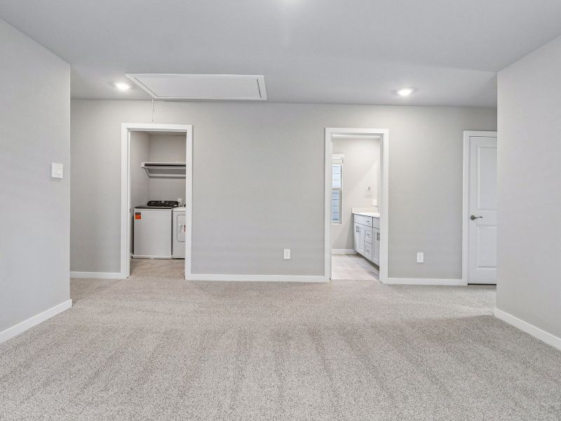 Spacious, unfurnished interior of a new home in Oak Ridge Park, Corinth (Image 15).