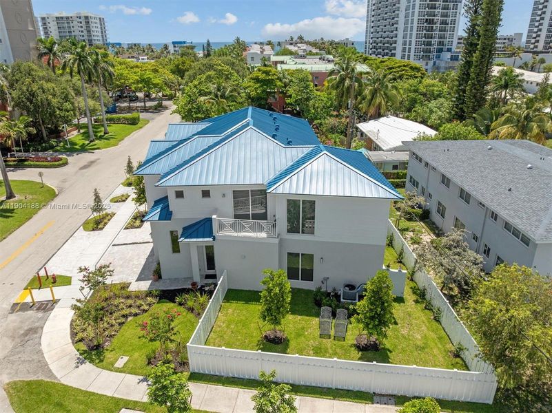Exterior details and patio area of a home in , Pompano Beach (Image 34).