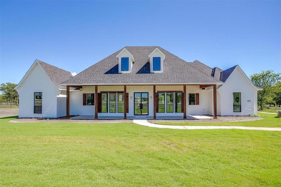 View of front of property featuring a front yard