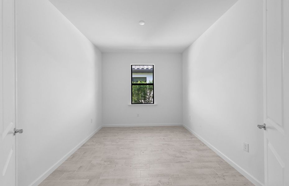 Spacious, unfurnished interior of a new home in Del Webb Naples, Immokalee (Image 20).
