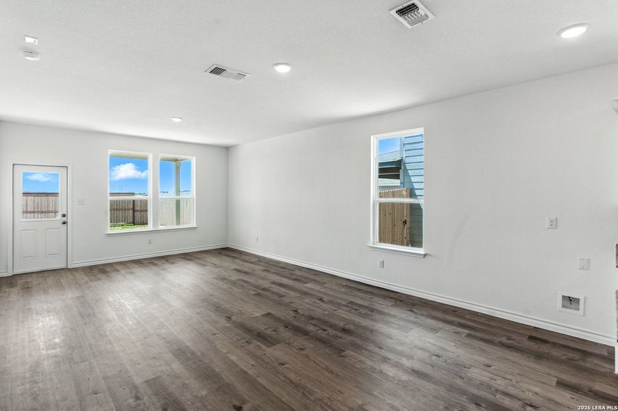 Spacious, unfurnished interior of a new home in , New Braunfels (Image 14).