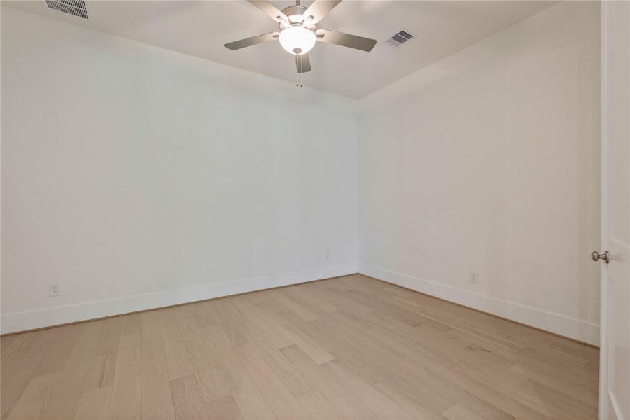 Spacious, unfurnished interior of a new home in Chapel Bend, Montgomery (Image 23).