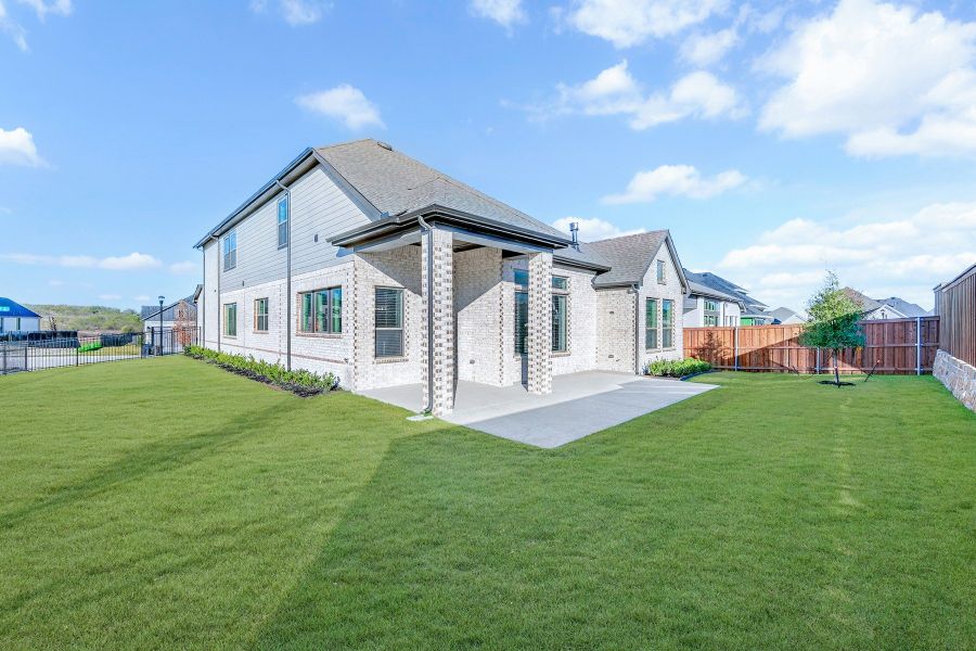 Exterior details and patio area of a home in Walsh Classic, Fort Worth (Image 4).