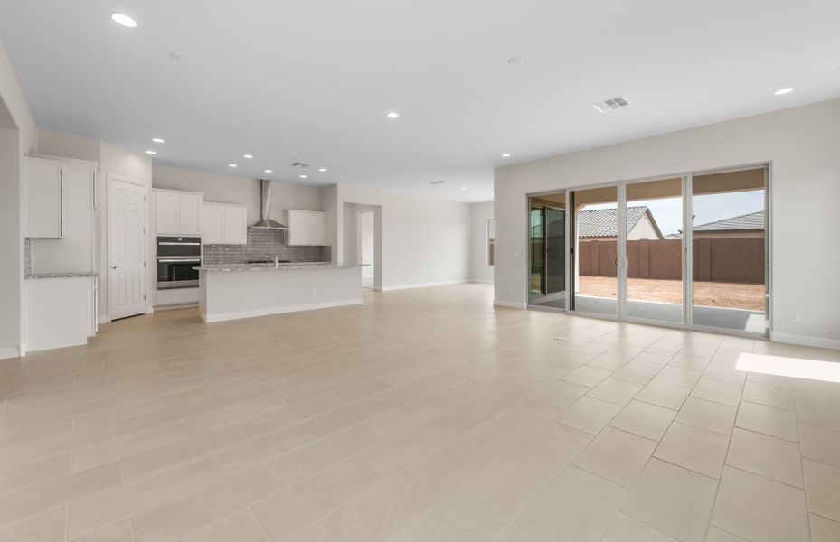 Spacious, unfurnished interior of a new home in Artisan at Asante, Surprise (Image 21).