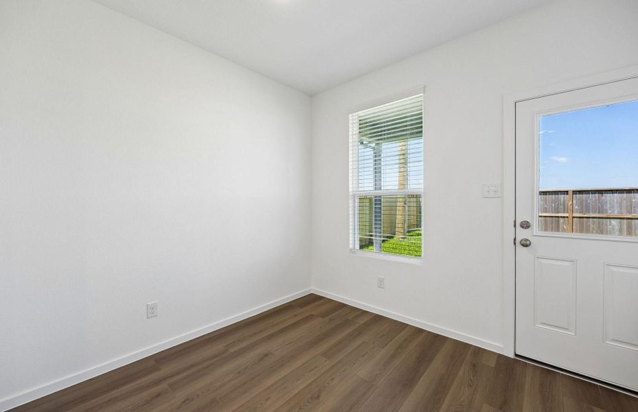 Spacious, unfurnished interior of a new home in Stokesbury, Waller (Image 15).