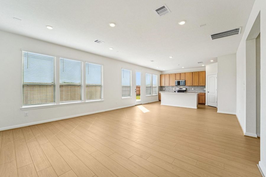 Spacious, unfurnished interior of a new home in Olympia Falls, Fresno (Image 27).