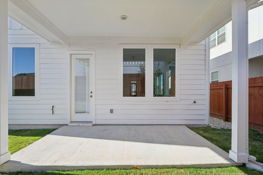 Exterior details and patio area of a home in Foxfield, Austin (Image 25).
