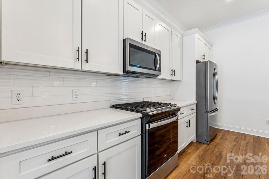 Gas stove!! Appliances are also included..