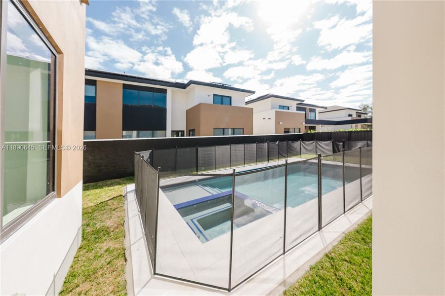 Exterior details and patio area of a home in , Miami (Image 27).