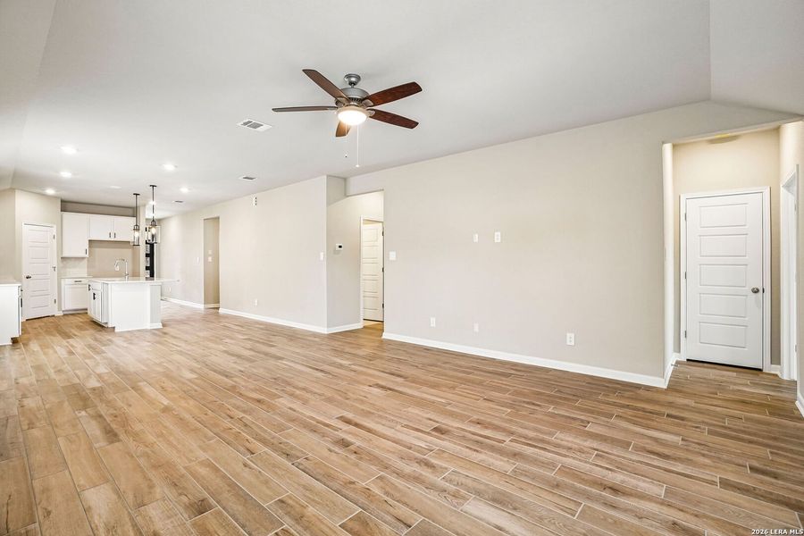 Spacious, unfurnished interior of a new home in Sagebrooke - Premier Series, San Antonio (Image 38).