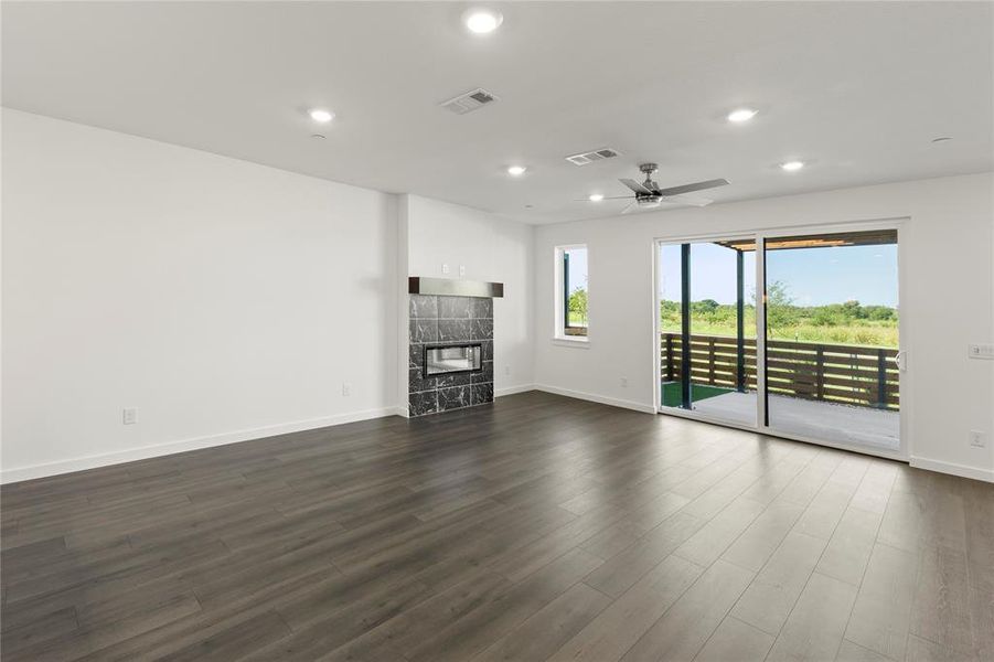 Spacious, unfurnished interior of a new home in Ten Mile Creek, Celina (Image 14).