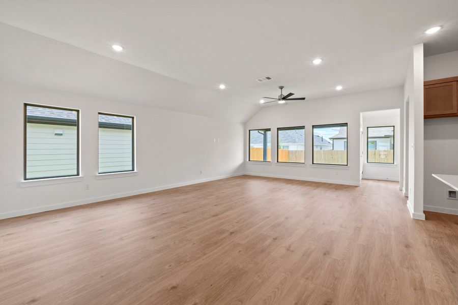 Spacious, unfurnished interior of a new home in Prairie Winds, Hutto (Image 18).