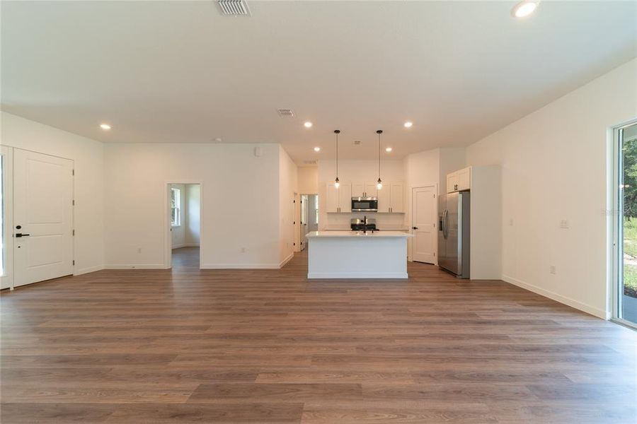 Spacious, unfurnished interior of a new home in , Citrus Springs (Image 34).