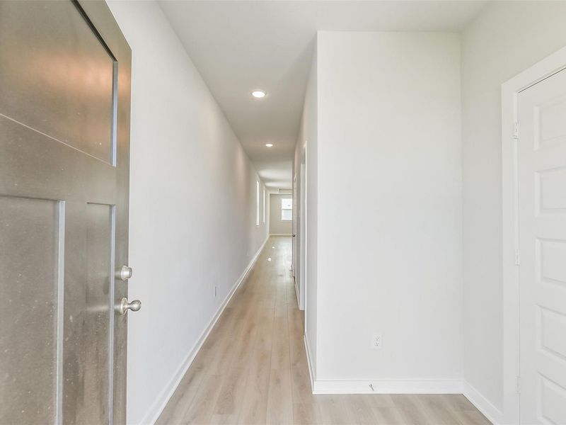 Spacious, unfurnished interior of a new home in Spring Branch Crossing, Conroe (Image 21).