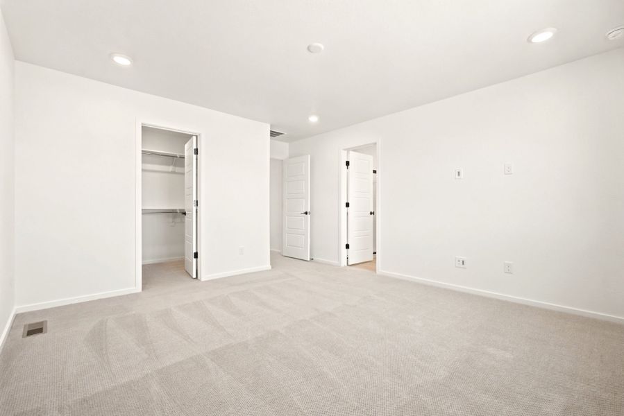 Spacious, unfurnished interior of a new home in Sky Ranch, Watkins (Image 19). Spacious, unfurnished interior of a new home in Sky Ranch, Watkins (Image 19).